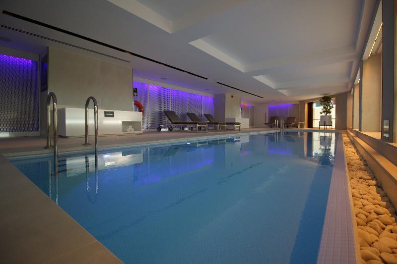 Plaza On The River London Luaran gambar The swimming pool at the hotel