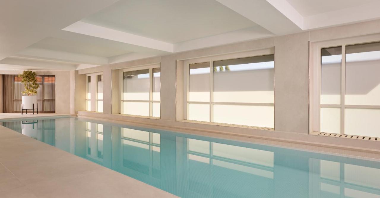 Plaza On The River London Luaran gambar Roller blinds