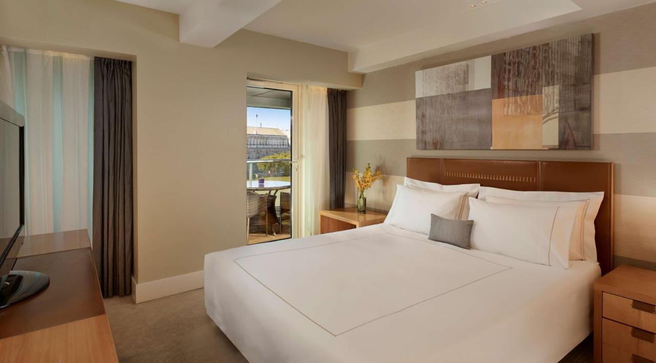 Plaza On The River London Luaran gambar A bedroom at the hotel